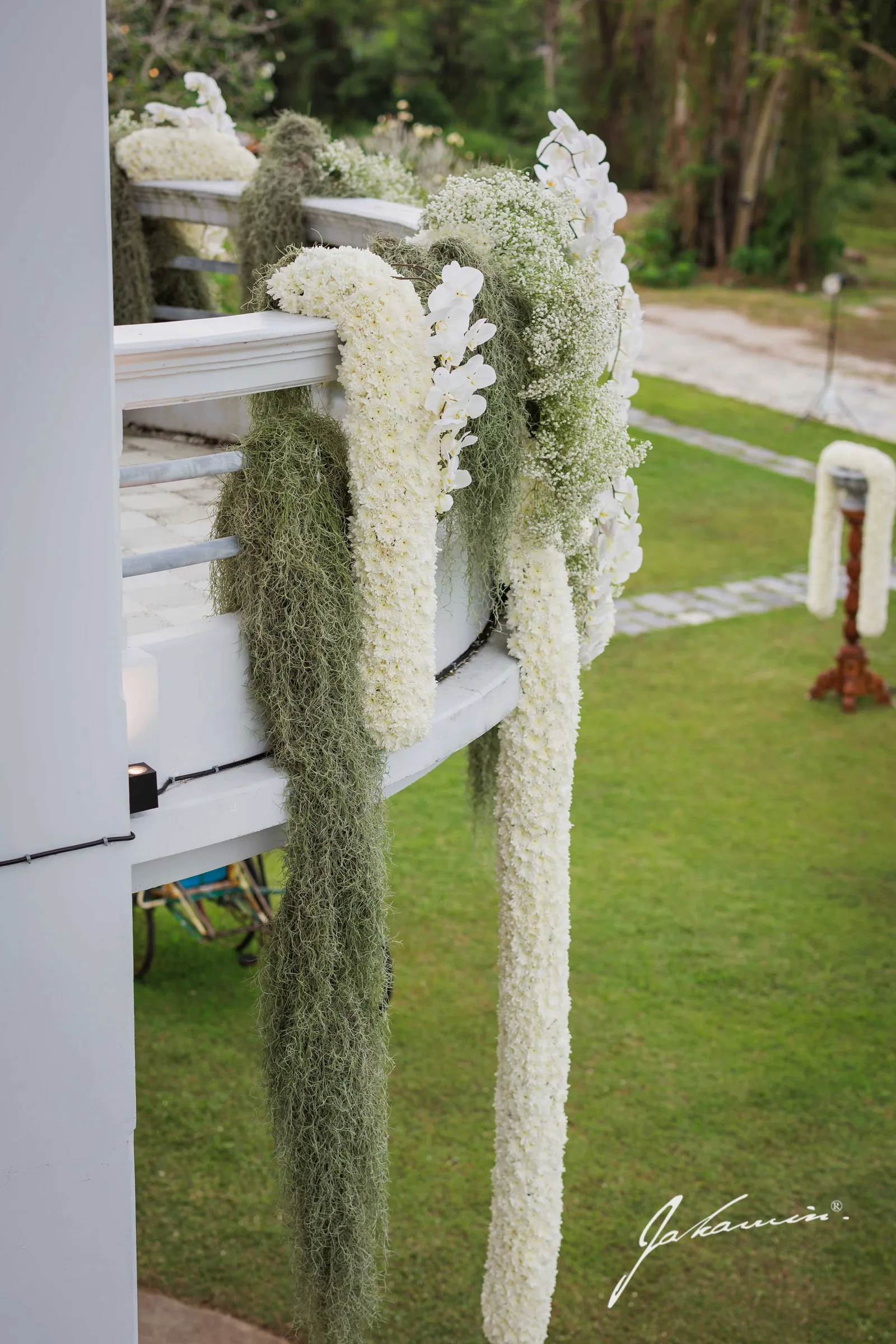 Floral installation on the lawn at Baan Ar-Jor