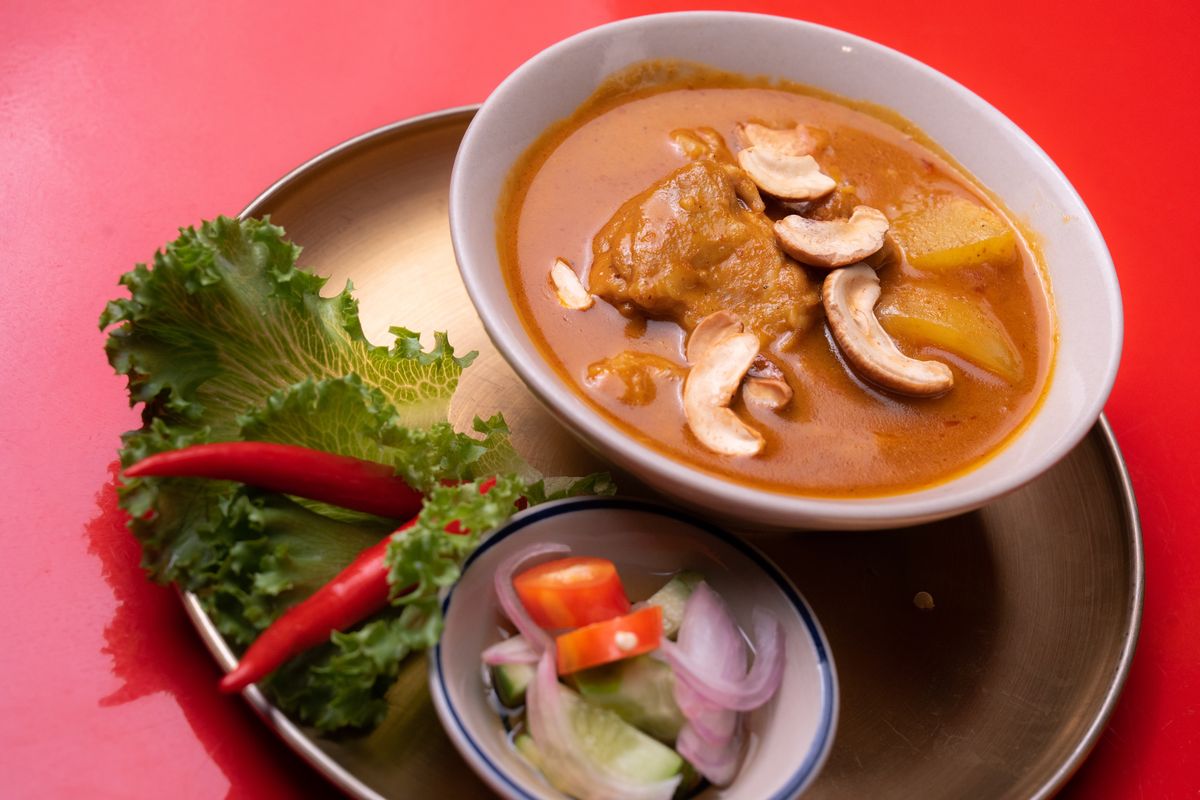 มัสมั่นไก่ — Chicken Massaman Curry
